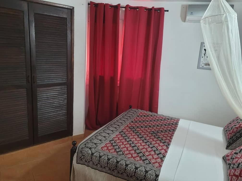 Villa Bord De Mer Avec Piscine Sali Tap Екстер'єр фото